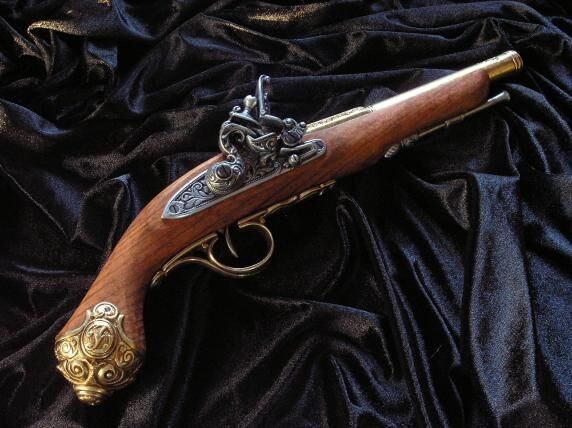 Pistolet skałkowy – niefunkcjonalna atrapa – zdjęcie 4